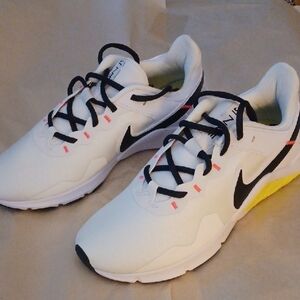 Nike Legend Essential 2 Women's Athletic Cross Training Shoe Size 9 CQ9545-107